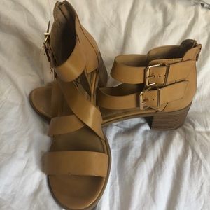 American Eagle Sandals
